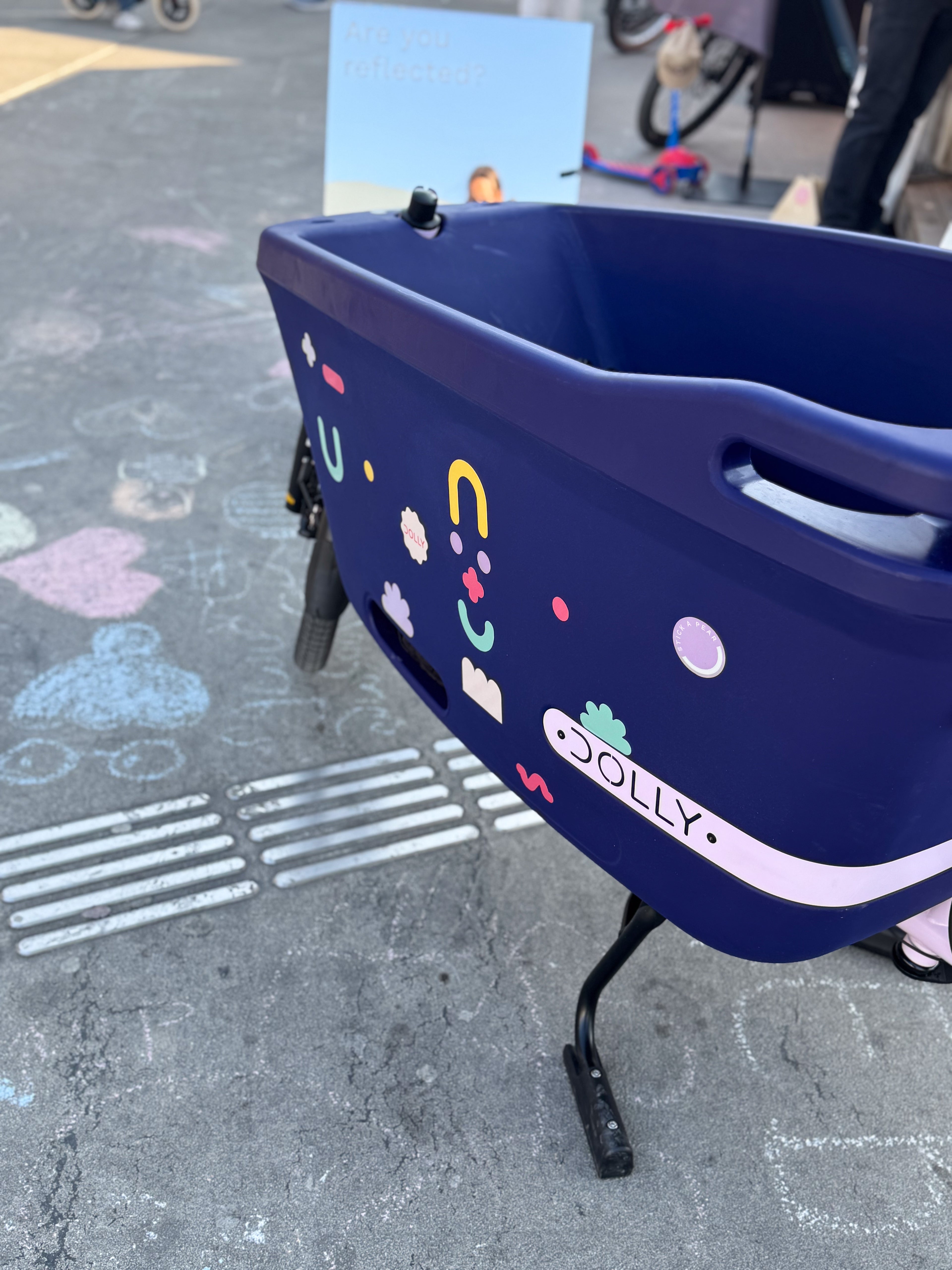 Reflektierende Lastenrad-Sticker Dolly Joy Edition auf Lastenfahrrad Sichtbarkeit im Straßenverkehr